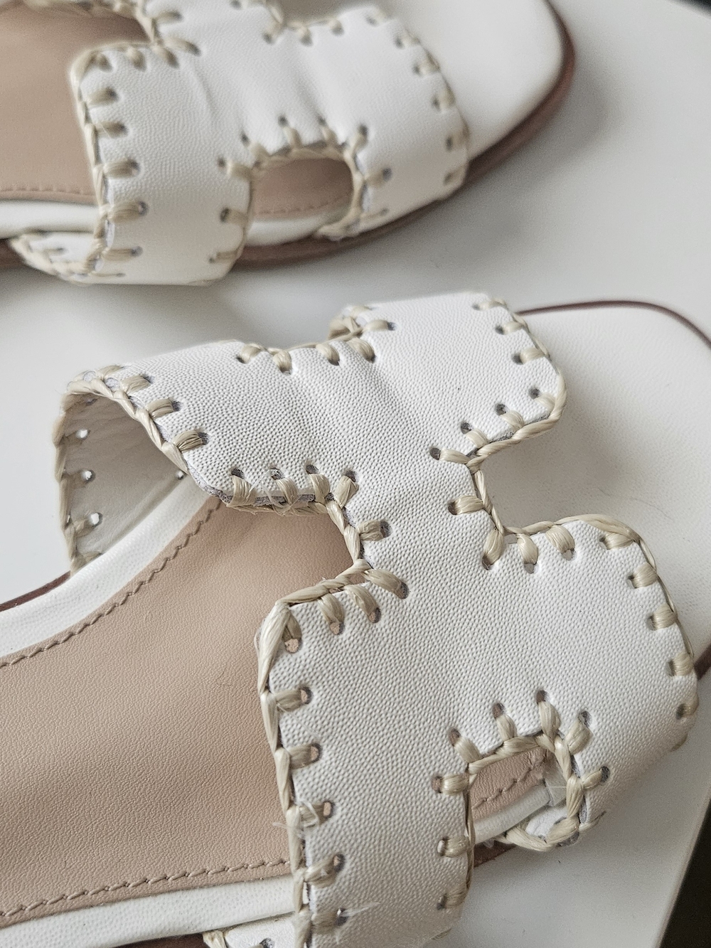 Steven by Steve Madden White Hadyn 6.5 Sandals with Contrast Whipstitch